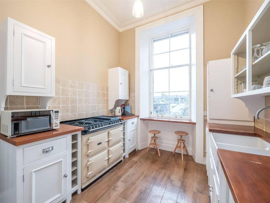 Beautiful & Bright 2 Bed Flat Murrayfield Edimburgo Exterior foto